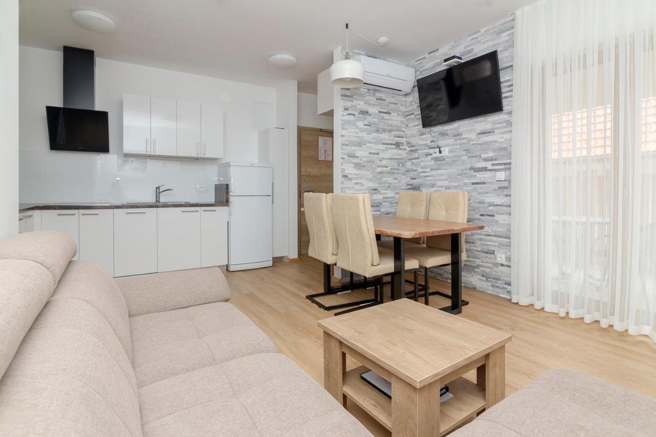 Vila Vita Apartments 克拉尼斯卡戈拉 外观 照片